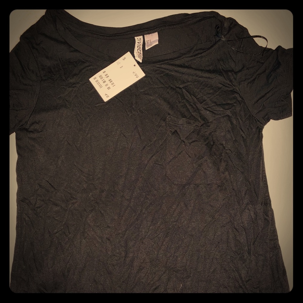 Black scoop neck tee